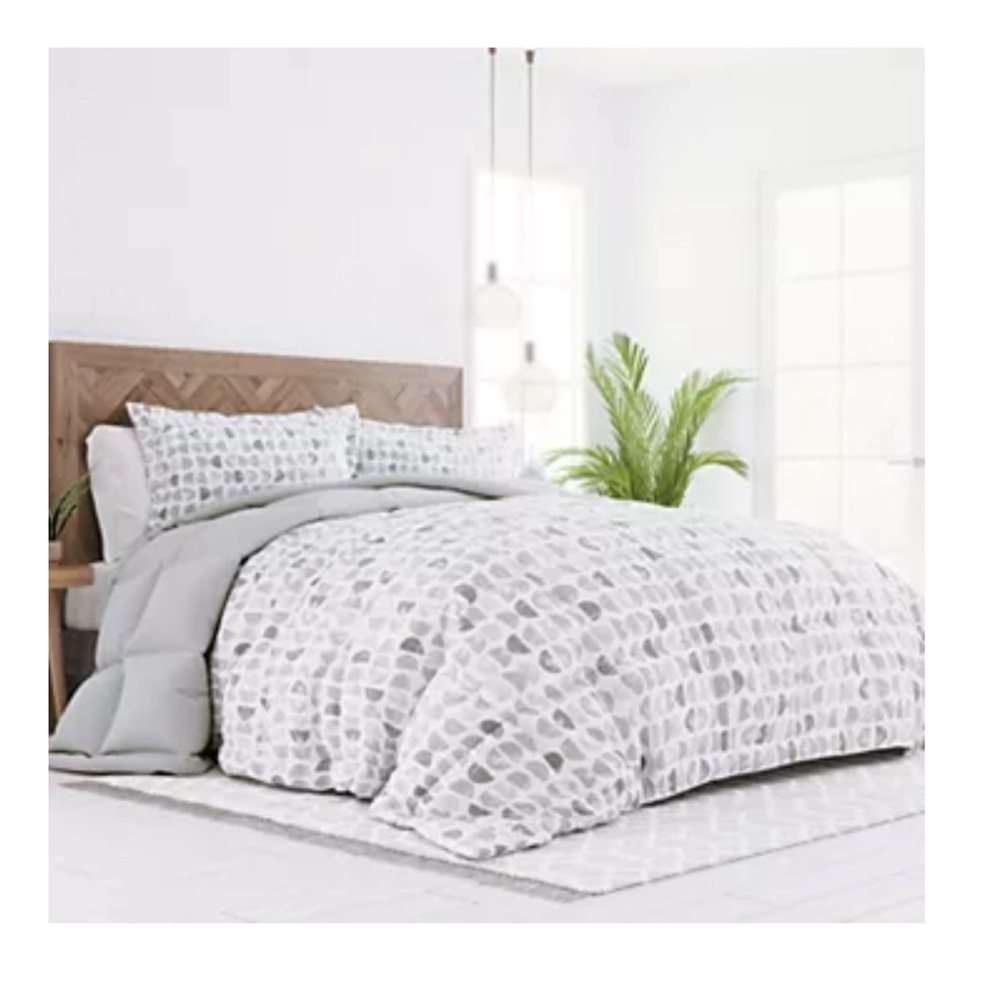 Brand new twin size bedding.
